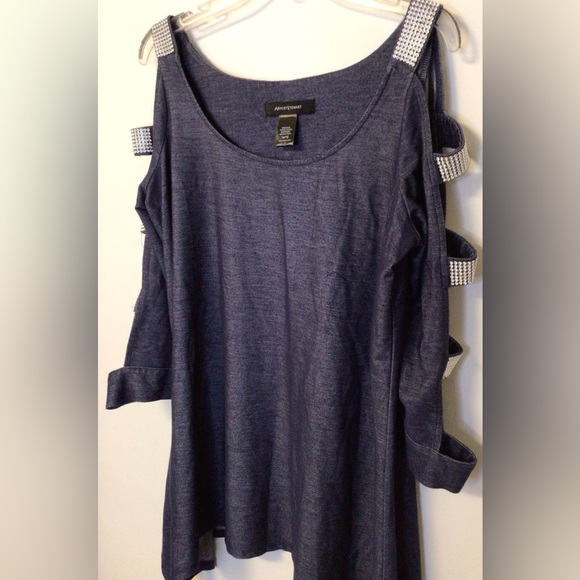 Ashley Stewart open shoulder Cutout Flare Sleeve Top Size 14/16 - Picture 3 of 6